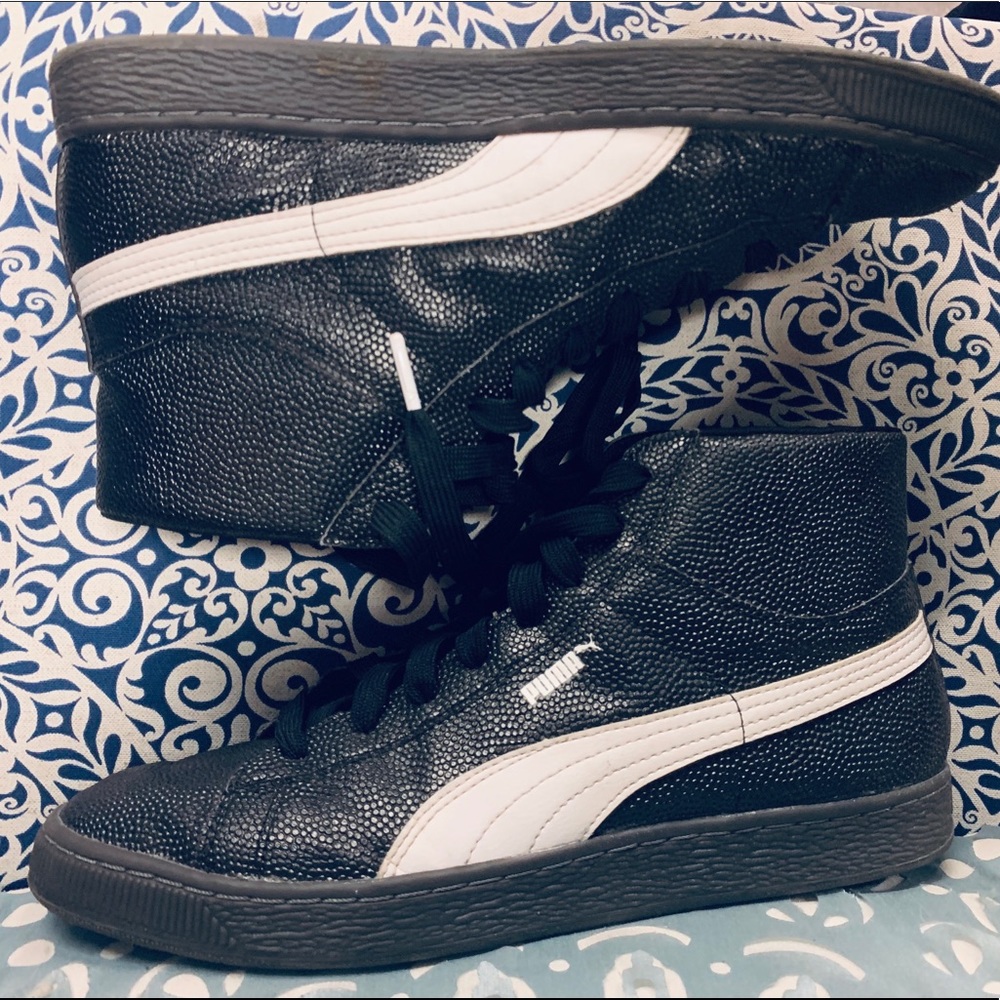 Size 10.5 women’s pumas